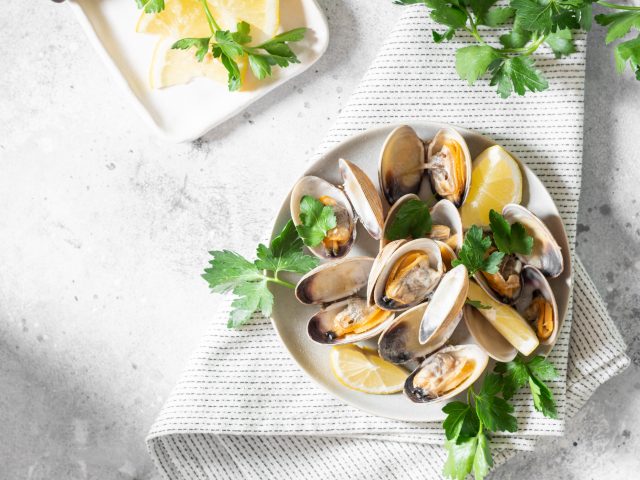 Grilled Clams with Butter Sauce