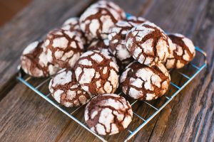 chocolate-crinkle-cookies-5008x3336 (2)