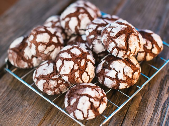 chocolate-crinkle-cookies-5008x3336 (2)