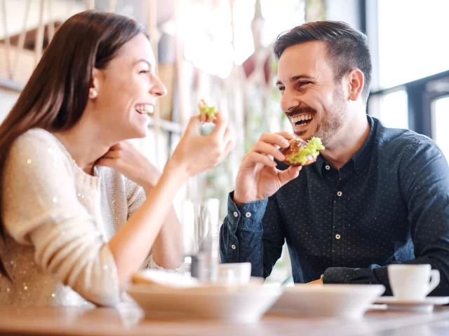 7 Tips for Eating Healthy When Dining Out