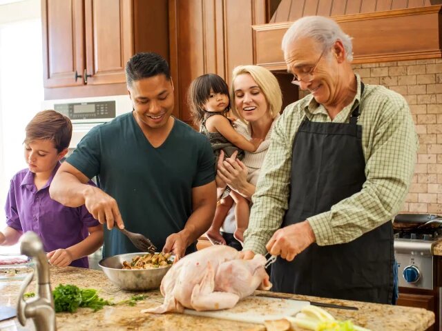 6 Delicious Tips to Make Thanksgiving Favorites Healthier
