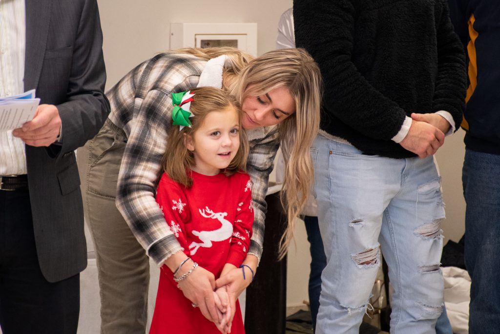 Volunteers lend a hand.